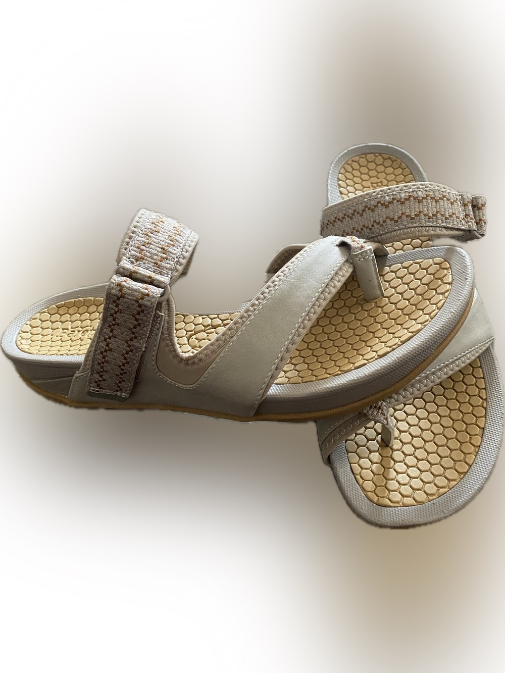 Baretraps Rebound Technology thong wedge sandals…Size 9M - Picture 3 of 12